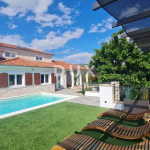 Dubrava kod Šibenika, samostojeća kuća, 282 m² s bazenom