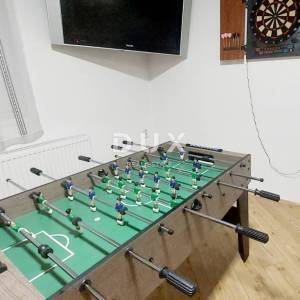 Dubrava kod Šibenika, samostojeća kuća, 282 m² s bazenom