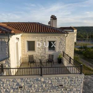Dubrava kod Šibenika, samostojeća kuća, 282 m² s bazenom