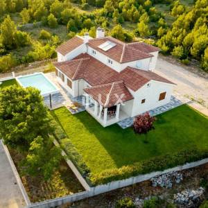Dubrava kod Šibenika, samostojeća kuća, 282 m² s bazenom