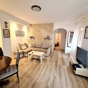 DVA STANA SA OKUĆNICOM U CENTRU ROVINJA NA 50 M OD MORA