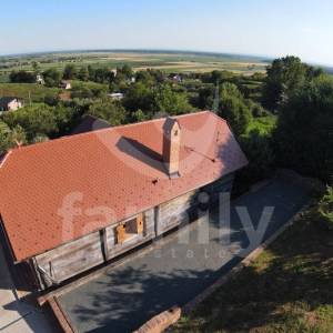 DVIJE HRASTOVE KUĆE, BAZEN, VINOGRAD I VOĆNJAK