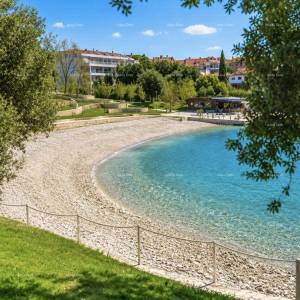 Dvoetažni stan uz samu plažu – Pješčana Uvala