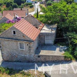 Dvojna Kamena kuća u vrbanju