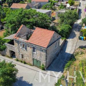Dvojna Kamena kuća u vrbanju