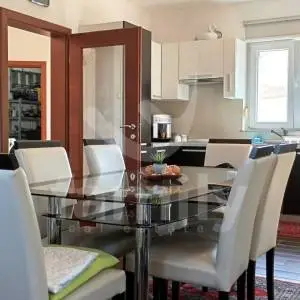 EKSKLUZIVNA PRODAJA - ELEGANTNA KUĆA NA MIRNOJ LOKACIJI