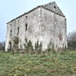 EKSKLUZIVNA PRODAJA KAMENE KUĆE SA VELIKIM IMANJEM