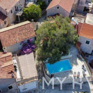 Ekskluzivna villa s bazenom u idiličnom Ivan Dolcu