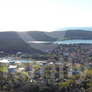 EKSKLUZIVNO GRAĐEVINSKO ZEMLJIŠTE NA 150 m DO MORA