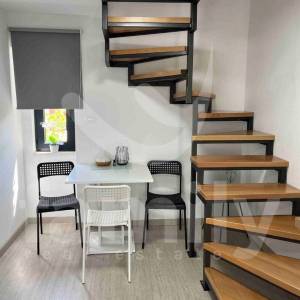 EKSKLUZIVNO NOVOUREĐENA KAMENA KUĆA SA DVA APARTMANA