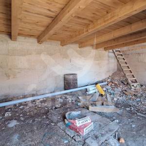EKSKLUZIVNO ODLIČNA KUĆA U FAZI RENOVACIJE