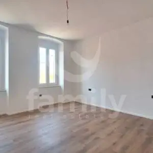 EKSKLUZIVNO PRODAJA PROSTRANOG RENOVIRANOG STANA