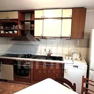 EKSKLUZIVNO PROSTRANA VILA SA BAZENOM NA ATRAKTIVNOJ LOKACIJI