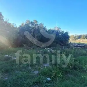 EKSKLUZIVNO PROSTRANO POLJOPRIVREDNO ZEMLJIŠTE TIK UZ MORE