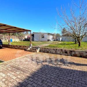 EKSKLUZIVNO - SAMOSTOJEĆA KUĆA S VELIKOM OKUĆNICOM