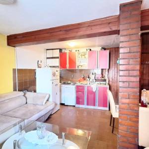 EKSKLUZIVNO ŠARMANTNA KAMENA KUĆA TIK DO MORA