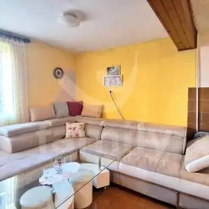 EKSKLUZIVNO ŠARMANTNA KAMENA KUĆA TIK DO MORA