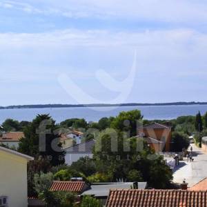 EKSKLUZIVNO UNIKATNO GRAĐEVINSKO ZEMLJIŠTE SA POGLEDOM NA MORE NA SAMO 250 m DO PLAŽE