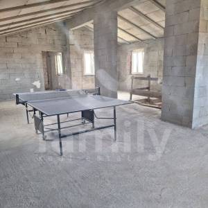 EKSKLUZIVNO VIŠESTAMBENA KUĆA SA VELIKOM OKUĆNICOM I POGLEDOM NA MORE