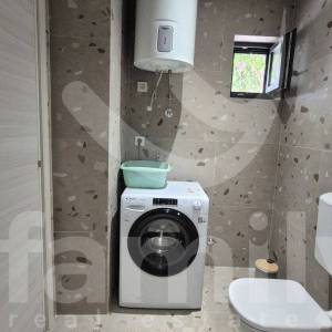 EKSKLUZIVNO VIŠESTAMBENA KUĆA SA VELIKOM OKUĆNICOM I POGLEDOM NA MORE