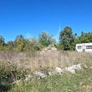 EKSKLUZIVNO ZEMLJIŠTE SA DOKUMENTACIJOM ZA OBJEKT