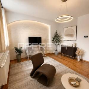 Eksluzivan najam - moderno uređen i namješten stan (50m2 )u samom centru grada