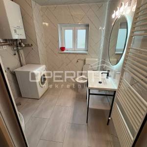 Eksluzivan najam - moderno uređen i namješten stan (50m2 )u samom centru grada