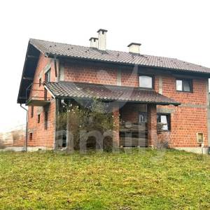 EKSLUZIVNO PRODAJA PROSTRANE OBITELJSKE KUĆE U VISOKOM ROH BAU