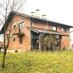 EKSLUZIVNO PRODAJA PROSTRANE OBITELJSKE KUĆE U VISOKOM ROH BAU