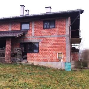 EKSLUZIVNO PRODAJA PROSTRANE OBITELJSKE KUĆE U VISOKOM ROH BAU
