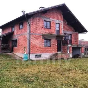 EKSLUZIVNO PRODAJA PROSTRANE OBITELJSKE KUĆE U VISOKOM ROH BAU