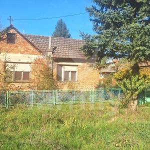 EKSLUZIVNO PROSTRANA KUĆA ZA ADAPTACIJU NA TOP LOKACIJI
