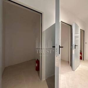 Elitni apartman u prizemlju s privatnom konobom u gradu Krku