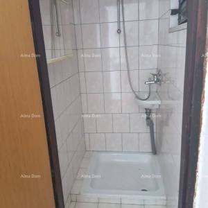 Fažana, Prostran stan s vrtom, garažom i podrumom – 600 m od mora i centra