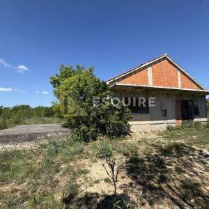 GORNJI ZEMUNIK - prodaje se kuća sa prostranim zemljištem od 4049 m2!