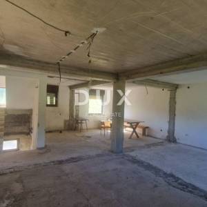 GORSKI KOTAR, MRKOPALJ - Kuća s građevinskom dozvolom za rekonstrukciju