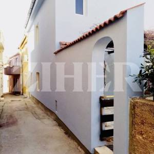 Grad Pag, centar, kuća 100 m2 s okućnicom