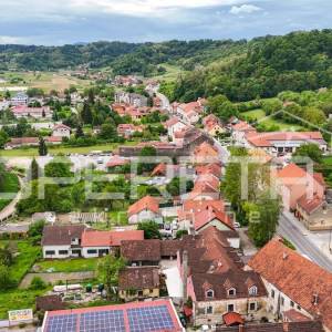 Građevinska parcela u centru Pregrade, 1538m2 s idejnim prijedlogom za gradnju s