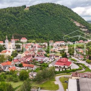 Građevinska parcela u centru Pregrade, 1538m2 s idejnim prijedlogom za gradnju s