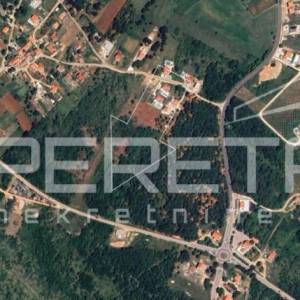 Građevinsko zemljište 879 m² – Žerava, uz glavnu prometnicu, mogućnost stambene 
