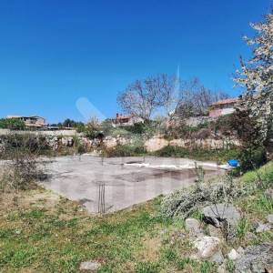 GRAĐEVINSKO ZEMLJIŠTE SA PROJEKTOM NA MIRNOJ LOKACIJI
