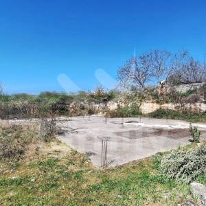 GRAĐEVINSKO ZEMLJIŠTE SA PROJEKTOM NA MIRNOJ LOKACIJI