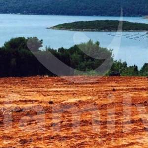 GRAĐEVINSKO ZEMLJIŠTE SA ZAPANJUJUĆIM POGLEDOM NA MORE