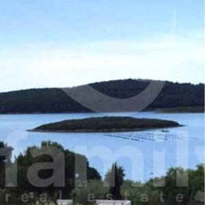 GRAĐEVINSKO ZEMLJIŠTE SA ZAPANJUJUĆIM POGLEDOM NA MORE