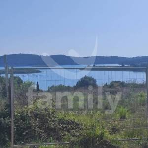 GRAĐEVINSKO ZEMLJIŠTE SA ZAPANJUJUĆIM POGLEDOM NA MORE
