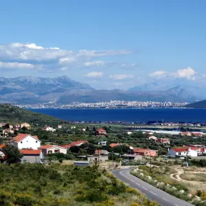 Građevinsko zemljište,Plano, 3.187 m2,pravilnog oblika, pristupni put