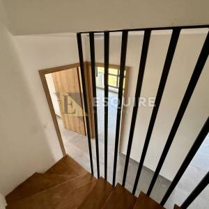 GRBE / NIN – moderna vila s bazenom, krovnom terasom i dodatnom parcelom!