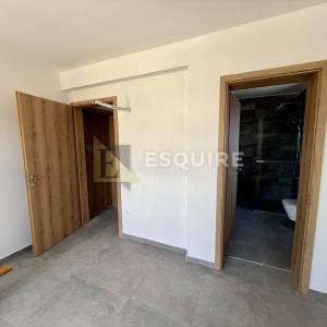 GRBE / NIN – moderna vila s bazenom, krovnom terasom i dodatnom parcelom!