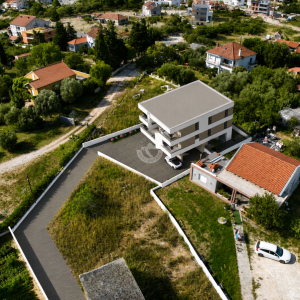 Hrvatska, Zadar, Bokanjac – prodaja novogradnje, stan 79 m², veliki vrt (79 m²), 2 parkirna mjesta, 2 spavaće sobe