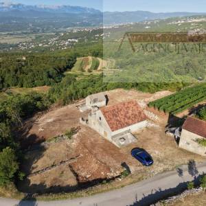 Imotski Vinjani Donji tri legalizirana objekta sa zemljištem